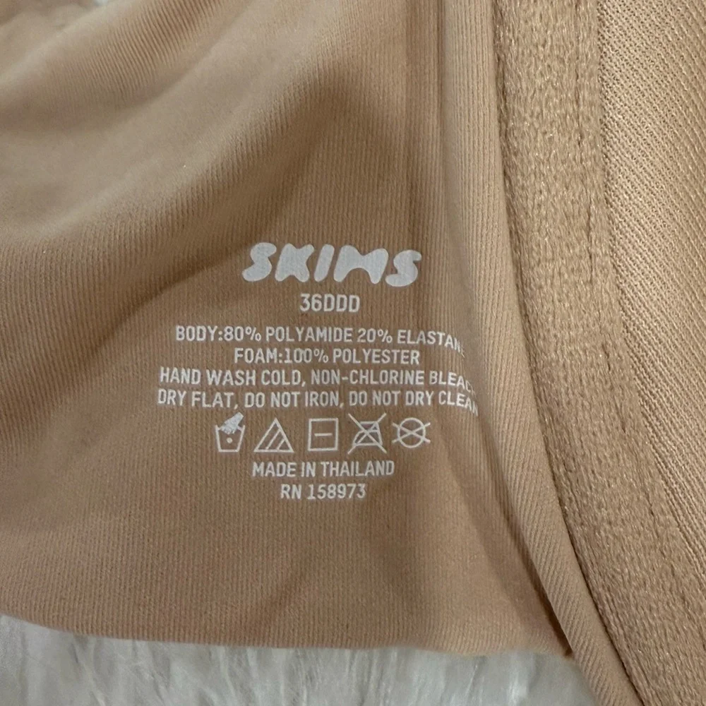 SKIMS FITS EVERYBODY
T-SHIRT DEMI BRA COLOR 
MICA SZ 36DDD - Picture 8 of 11